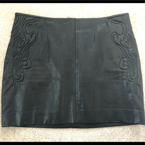 Faux Leather Guess Skirt - Picture 1 of 4